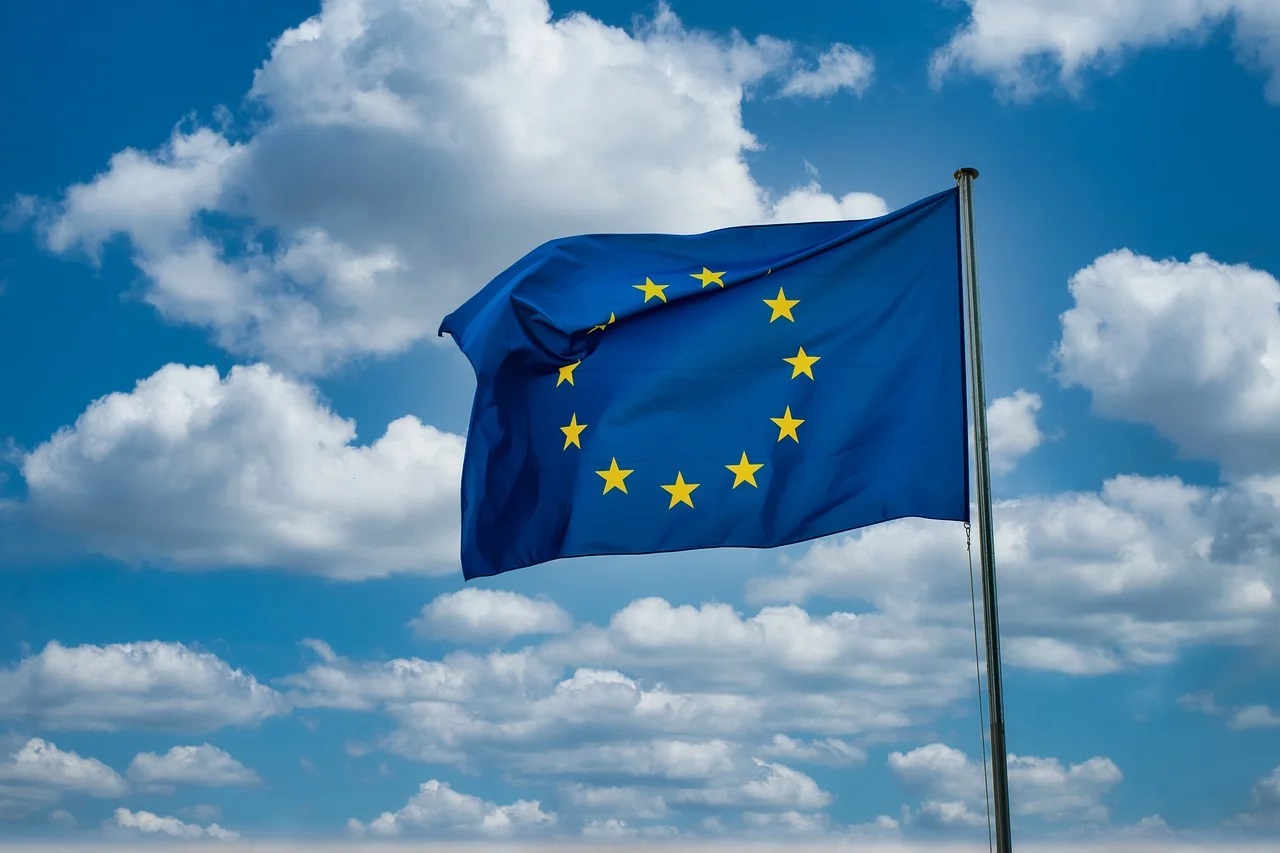 //avantador.eu/wp-content/uploads/2025/08/flaga_ue.jpg